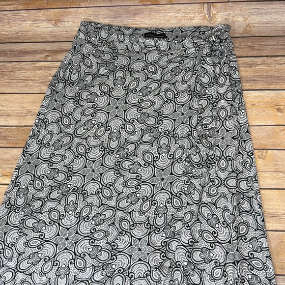 Adrienne Vittadini  Black and White Patterned Skirt - Picture 2 of 5